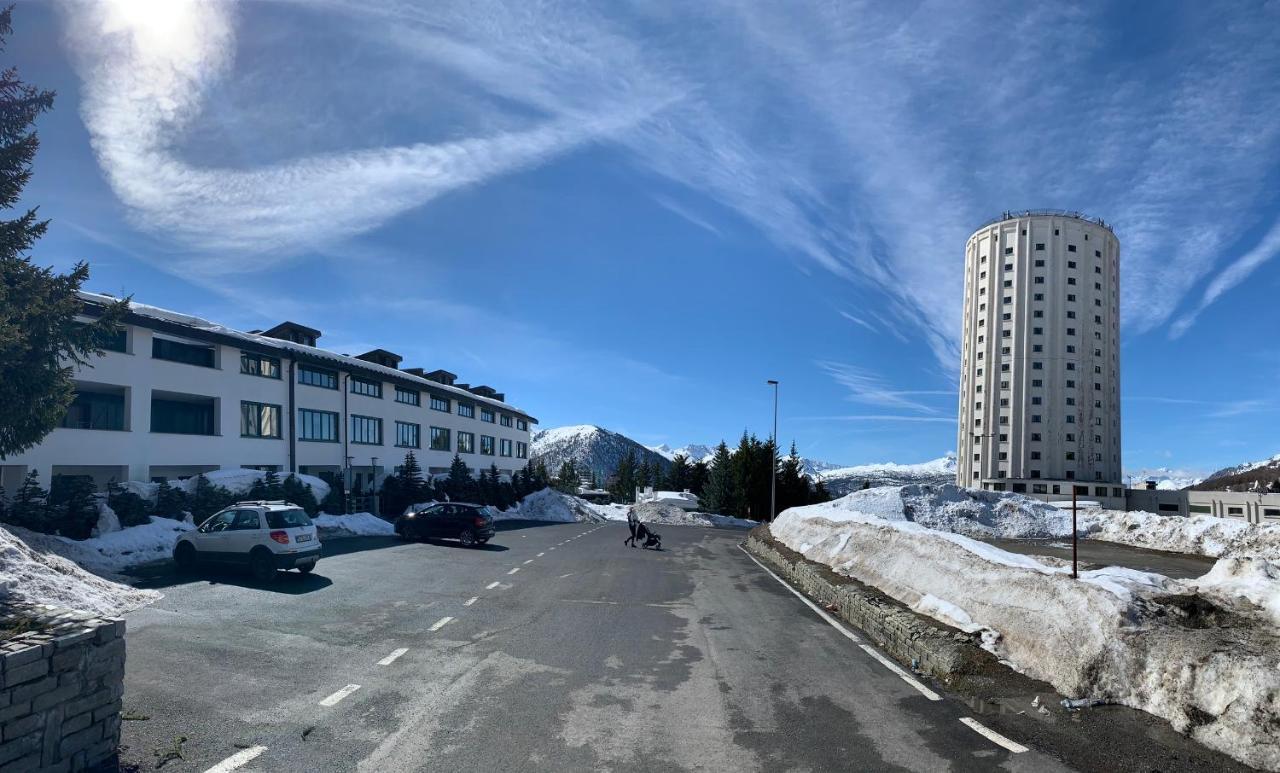 Nice House On The Ski Slopes Apartment Sestriere Bagian luar foto