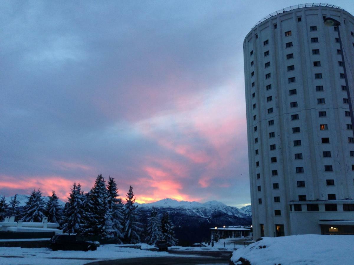 Nice House On The Ski Slopes Apartment Sestriere Bagian luar foto